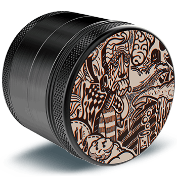 Side View of a 4 Piece Flight Aluminium Cannabis Grinder in Onyx Black. This herb grinder has a cool and dark psychoactive comic artwork of the designer Michael Henderson and a size of ø 2.5 inch | 63 mm. In addition you can easily see the shiny steel surface of the anodised aircraft aluminum.